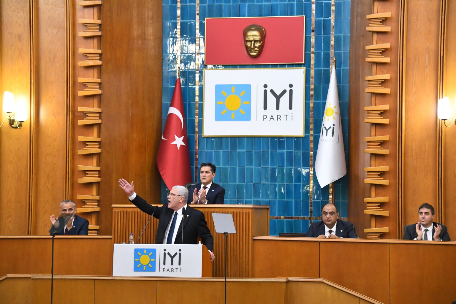 “Utanın beyler utanın”
