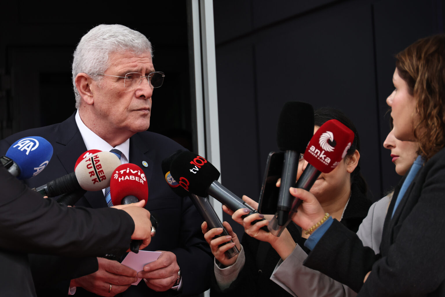 “Türkiye Cumhuriyeti Devleti’nin Resmî Bir Dili Vardır”